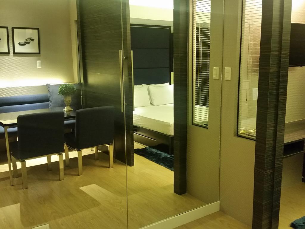Shang Luxury Suites Mandaluyong Номер фото